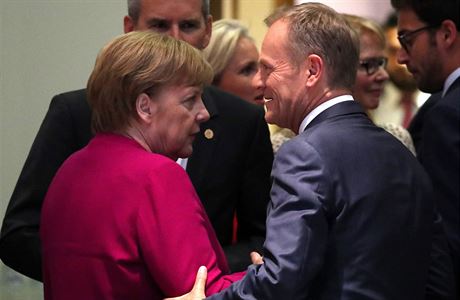 Angela Merkelová a Donald Tusk na úterním summitu lídr EU.