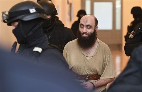 Bývalý praský imám Samer Shehadeh u soudu.