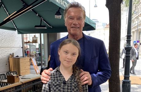 Herec Arnold Schwarzenegger se seel se vdskou aktivistkou Gretou...