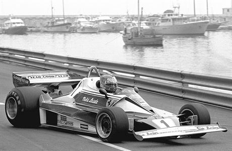 Lauda pi zvodu F1 v Monaku v roce 1976.