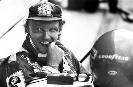 Niki Lauda zemel ve vku 70 let. Zde na archivním snímku ze 70. let.