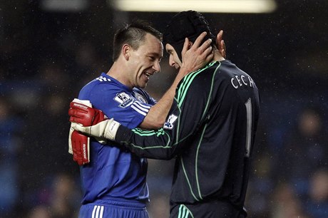 Petr Čech a John Terry - ikonické duo, které vedlo Chelsea k titulům.