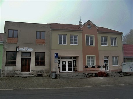 Obecní ú�ad Her�pice