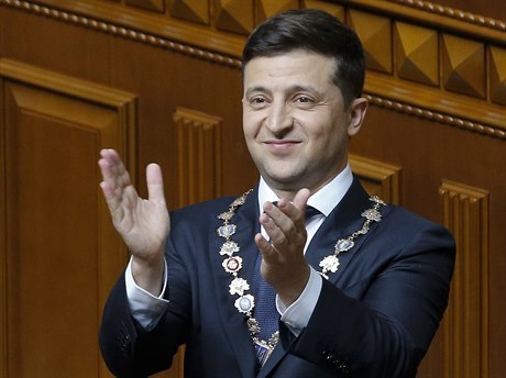 Nový ukrajinský prezident Volodymyr Zelenskyj během inaugurace.