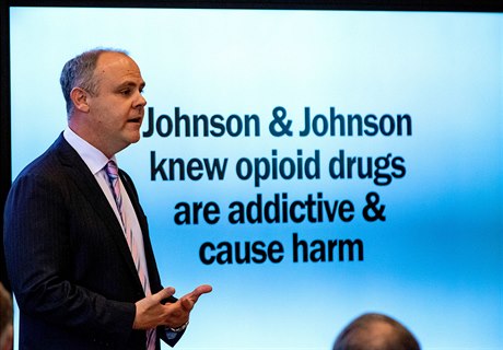 Firma Johnson & Johnson věděla, že opioidy jsou návykové a způsobují poškození,...