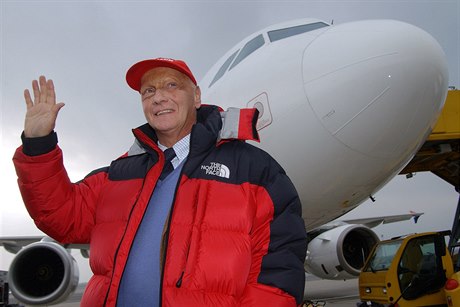 Mistr světa ve formuli 1 Niki Lauda jako podnikatel v letectví.