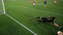 Finále Evropské ligy: Arsenal - Chelsea (Petr čech inkasuje gól)
