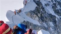 Fronty tvoc se pi vstupu na Mount Everest.