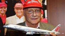 Mistr světa ve formuli 1 Niki Lauda provozoval aerolinky LaudaAir.