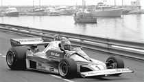 Lauda pi zvodu F1 v Monaku v roce 1976.
