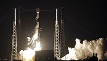 Start rakety Falcon 9 americk spolenosti SpaceX s nkladem 60 druic...