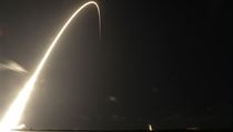 Start rakety Falcon 9 americk spolenosti SpaceX s nkladem 60 druic...