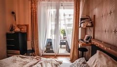 Výhled na zahradu z lo�nice