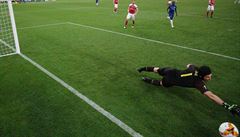 Finále Evropské ligy: Arsenal - Chelsea (Petr ech inkasuje gól)