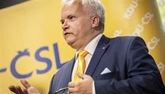 Lídr kandidátky KDU-SL pro eurovolby Pavel Svoboda ve volebním tábu.