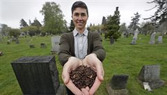 Ekologická alternativa pohřbívání. Stát Washington legalizoval posmrtné kompostování