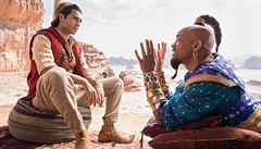 Aladin (Mena Massoud) a Din (Will Smith). Snímek Adaldin (2019). Reie: Guy...