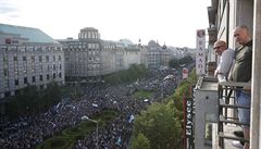 Demonstraci organizuje spolek Milion chvilek pro demokracii.