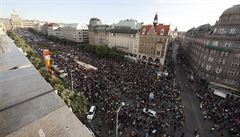 V Praze probhne demonstrace za demisi Babie a Beneov, pokrauje Trumpova nvtva Britnie