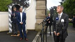 Premiér Andrej Babi hovoí s novinái po setkání s prezidentem Miloem...