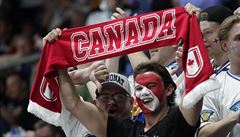 Fanouek Kanady po boku píznivc Finska.