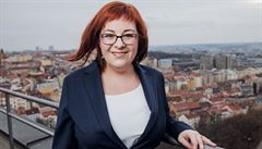 JANA KOLA�ÍKOVÁ (Piráti). Vystudovaná pedago�ka a matka t�í d�tí po studiích...