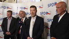 Zprava zvolený europoslanec Hynek Blaško, předseda hnutí Tomio Okamura a lídr...