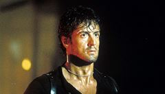 Sylvester Stallone jako poruík Marion Kobra Cobretti. Snímek Kobra (1986)....