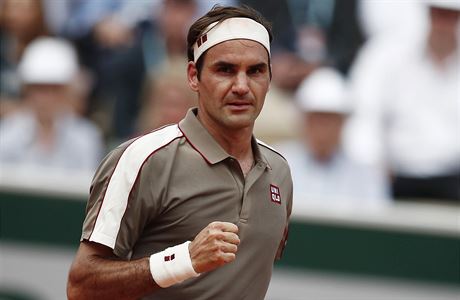 Roger Federer se raduje v zápase se Stanem Wawrinkou