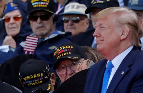 Americk prezident Trump bhem oslav v Normandii.