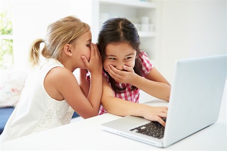 Děti na internetu (ilustrační foto)