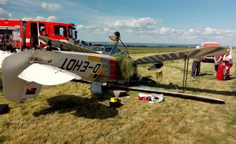 Na letiti Horní Dvory na východním okraji Chebu spadlo malé letadlo.