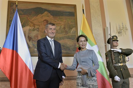 Premiér Andrej Babi se v Praze setkal s barmskou vdkyní Do Aun Schan Su ij.