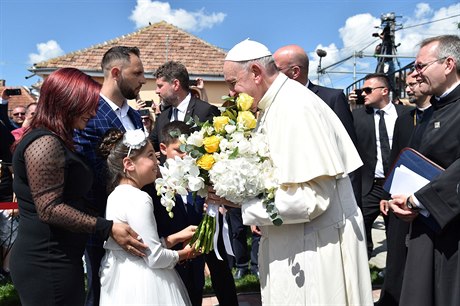 Pape Frantiek se setkal s leny romské komunity v mst Blaj v Rumunsku....