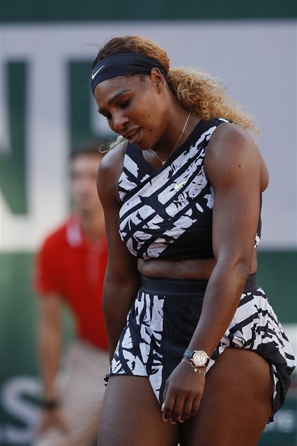 Serena Williamsová skončila na French Open nečekaně už ve třetím kole.