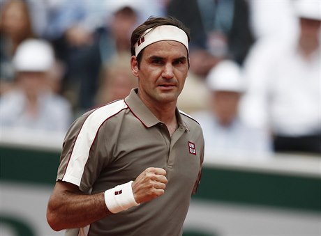 Roger Federer se raduje v zápase se Stanem Wawrinkou