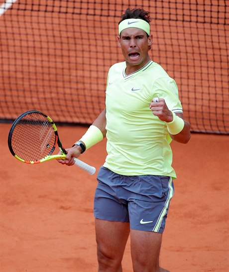 Rafael Nadal se raduje z vítězství nad Rogerem Federerem