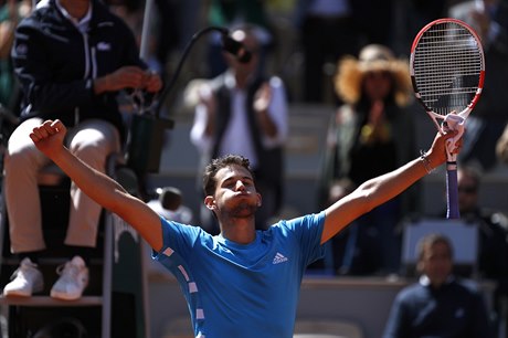 Dominic Thiem slaví postup do finále French Open