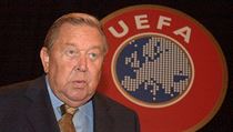 Ve věku 89 let zemřel bývalý dlouholetý předseda Evropské fotbalové unie Švéd...