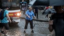 Hasi�i zat�m vyj�d�li na v�ce ne� 20 m�st, v�t�inou od�erp�vaj� vodu ze sklep�...