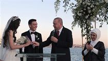 Tureck prezident Recep Tayiip Erdogan mluvil na svatb fotbalisty Mesuta zila.