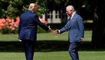 Princ Charles pivtal prezidenta Trumpa v Buckinghamskm palci.