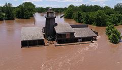 Záplavy v amerických státech Arkansas a Missouri zpsobily protrení i...