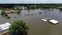 Záplavy v amerických státech Arkansas a Missouri zpsobily protrení i...