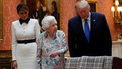 Královna přijala Trumpovy v paláci. Na oběd dorazil i princ Harry, ale bez Meghan