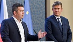 Zleva vicepremiér a ministr vnitra Jan Hamáček (ČSSD) a ministr zahraničí Tomáš...