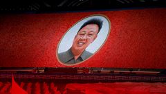 Cílem inscenace je oslavovat úsp�chy zem� a zvý�it morálku obyvatelstva.