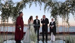 Turecký prezident Recep Tayiip Erdogan mluvil na svatb fotbalisty Mesuta Özila.