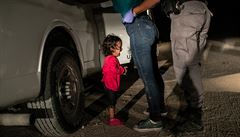 OBRAZEM: Malá plačící Yanela, které na hranici zatkli rodiče. Jaké snímky ocenila soutěž World Press Photo?