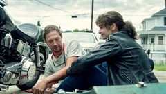 Oprava motocyklu. Seriál NOS4A2 (2019). Producent: Joe Hill.